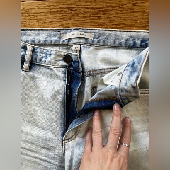 Distressed light wash Y2K Marc Jacobs jeans - Picture 5 of 13